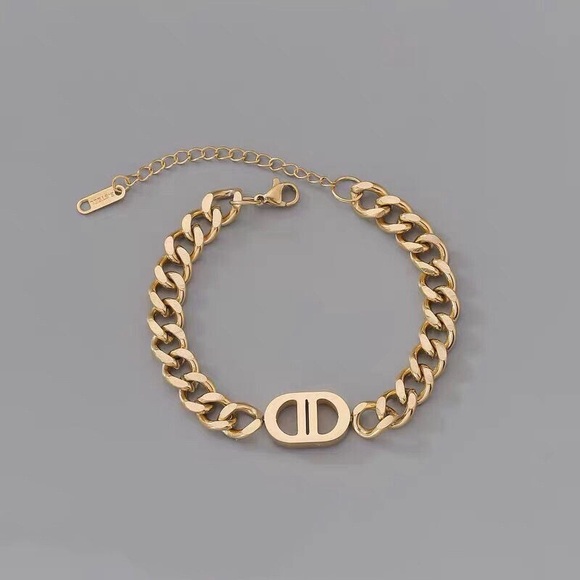 Cuban Link Gold Chain Bracelet - Picture 2 of 3